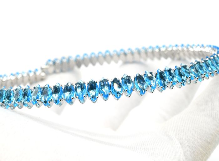 Hard choker necklace with blue zircons, 33cm