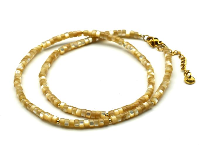 Choker made of mother-of-pearl tinted discs 4mm beige color, 45cm.