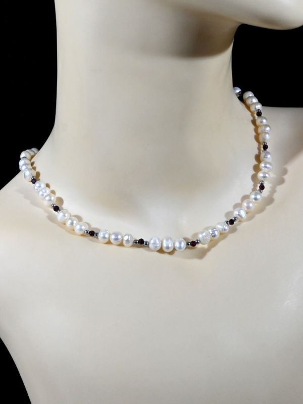 Pearl choker with garnet, white, 40cm