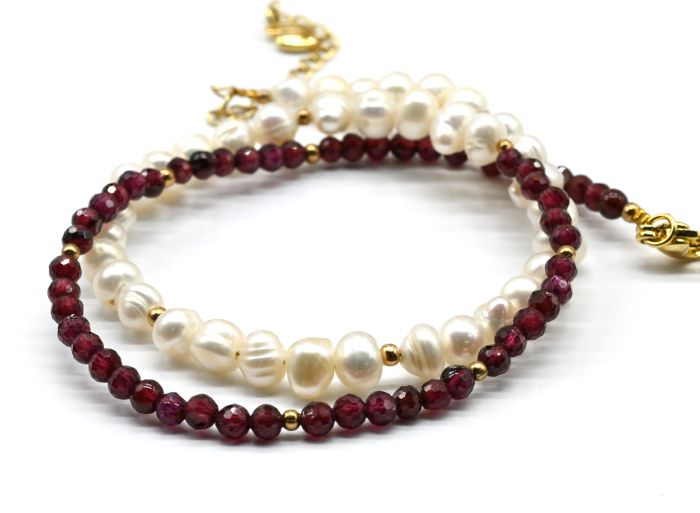 Choker around the neck made of pearls and garnet ball 3mm, 39cm