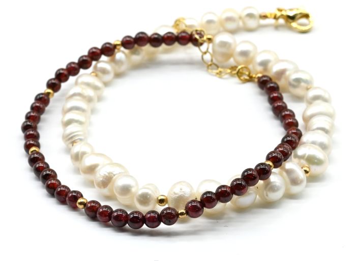 Choker around the neck made of pearls and garnet ball 3mm, 39cm