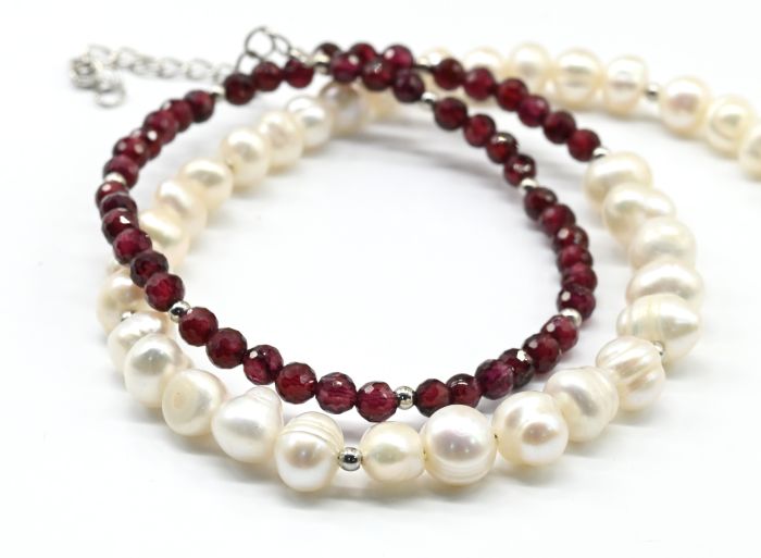 Choker around the neck made of pearls and garnet ball 3mm, 38cm