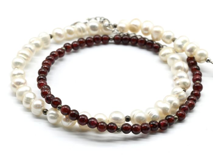 Choker around the neck made of pearls and garnet ball 3mm, 38cm