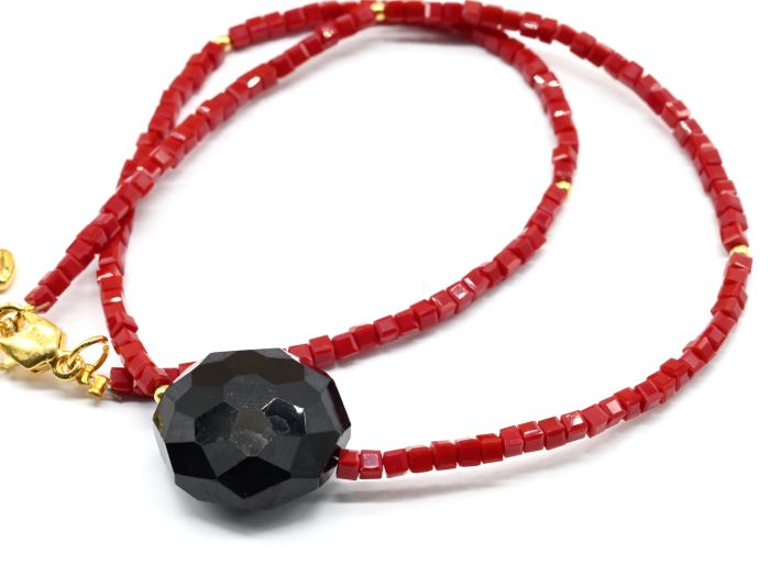 Choker on the neck made of zircon cube 2mm red, 39cm