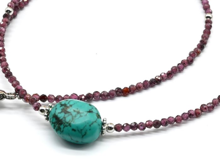 Garnet choker with artificial turquoise pendant, 38cm