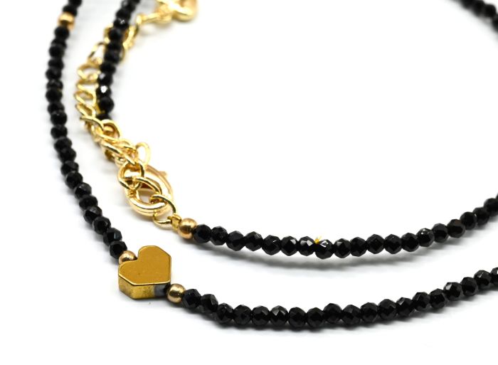 Choker made of black spinel with a heart pendant made of hematite in gold, 39cm