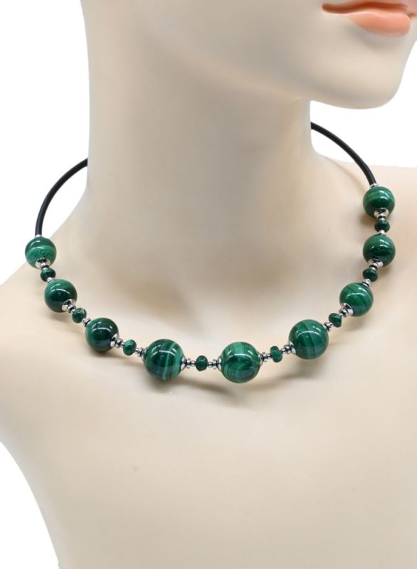 Choker with malachite, ball 13-15mm, 45cm