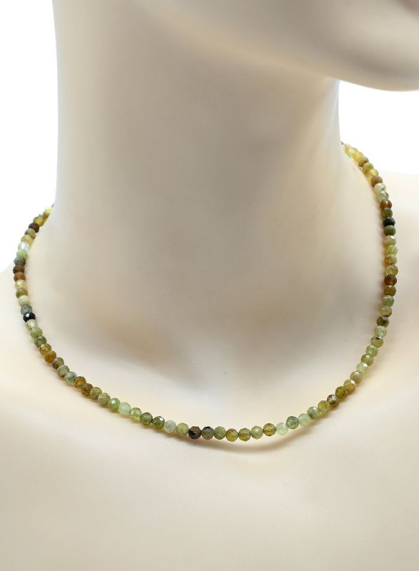 Choker made of green pomegranate ball 4mm, 40cm