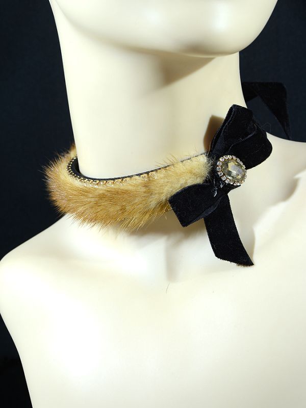 Choker with zircons and fur, model2, beige color