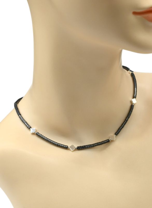 Hematite choker disc 3*2mm black, clover insert 6*6mm, 40cm