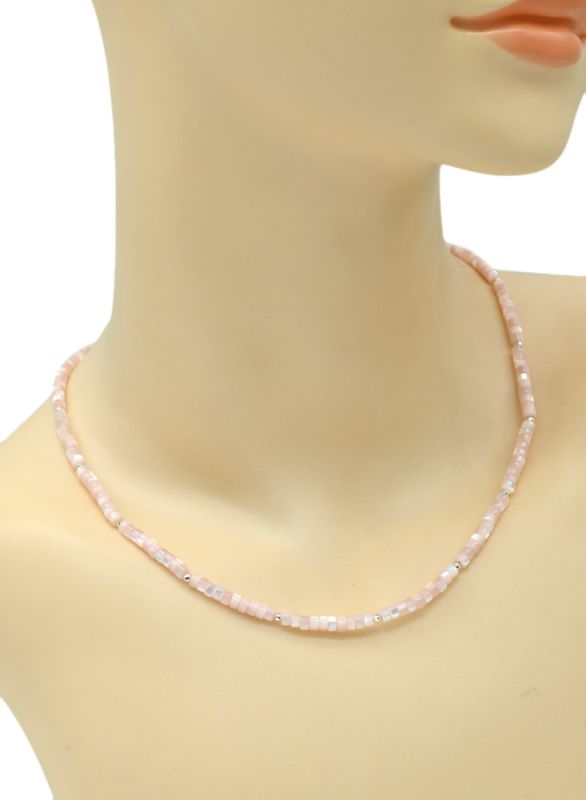 Choker made of mother-of-pearl tinted discs 4mm powder color, 45cm