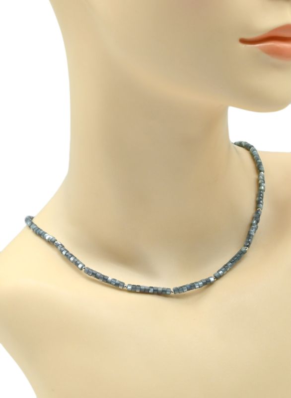 Choker made of mother-of-pearl tinted discs 4mm gray, 45cm