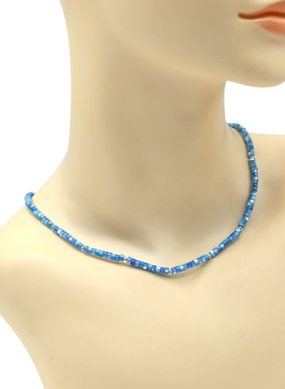 Choker made of mother-of-pearl tinted discs 4mm blue, 45cm