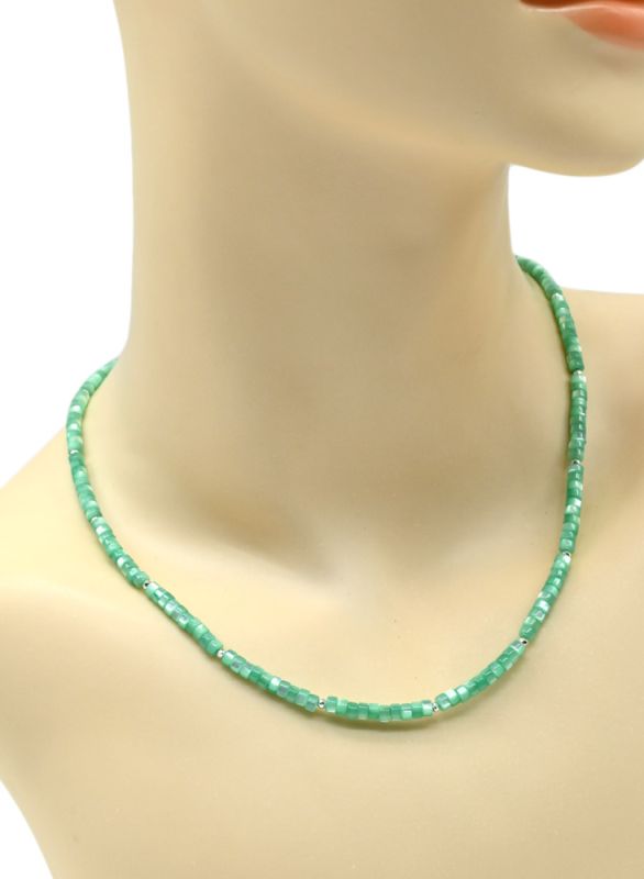 Choker made of mother-of-pearl tinted discs 4mm color green, 45cm