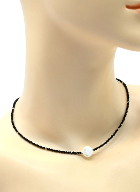 Black spinel choker with mother-of-pearl pendant, 40cm