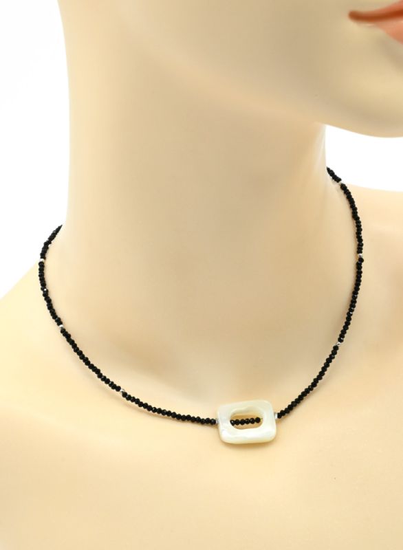 Black spinel choker with mother-of-pearl pendant, 40cm