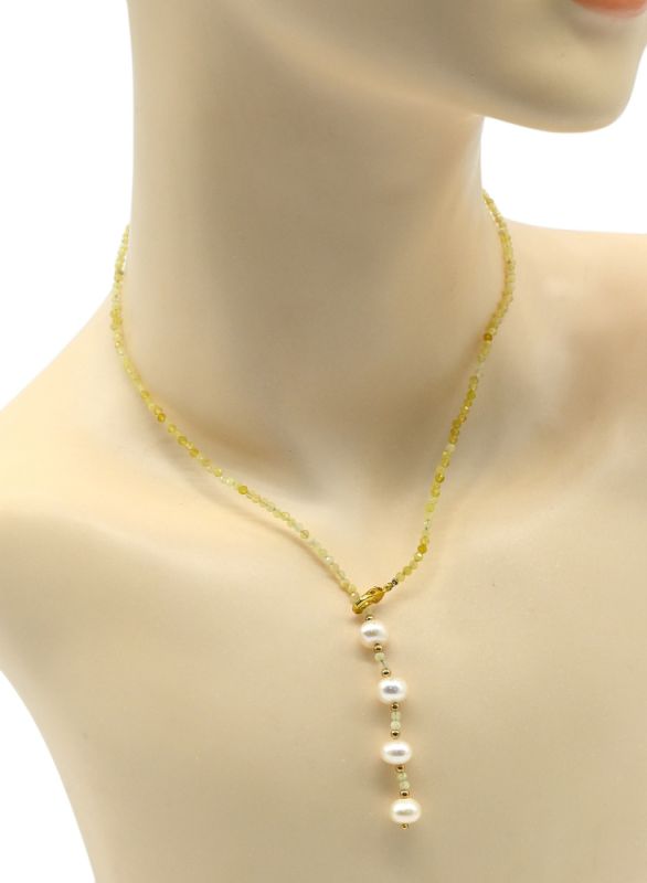 Choker on the neck made of opal ball 2mm with pearls, 40cm