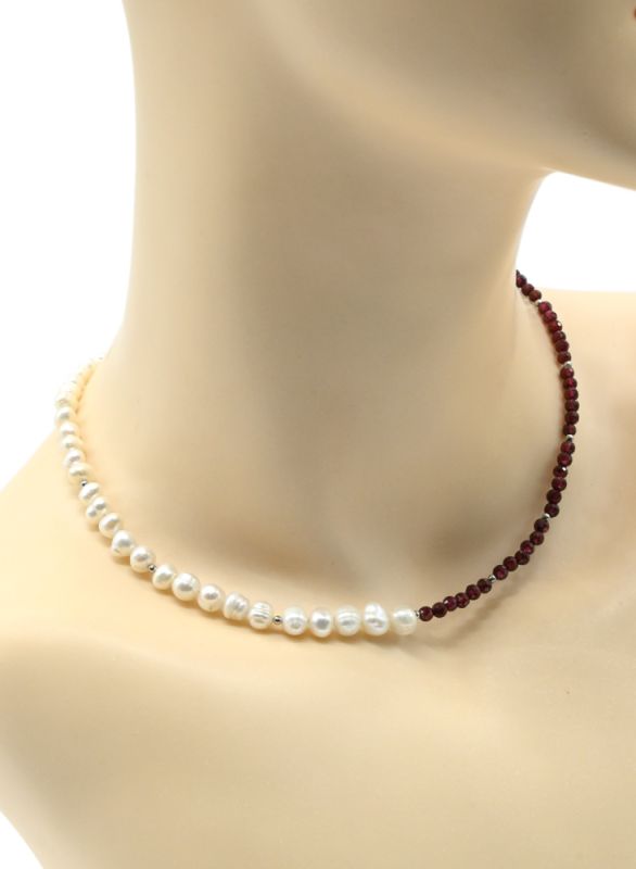 Choker around the neck made of pearls and garnet ball 3mm, 38cm