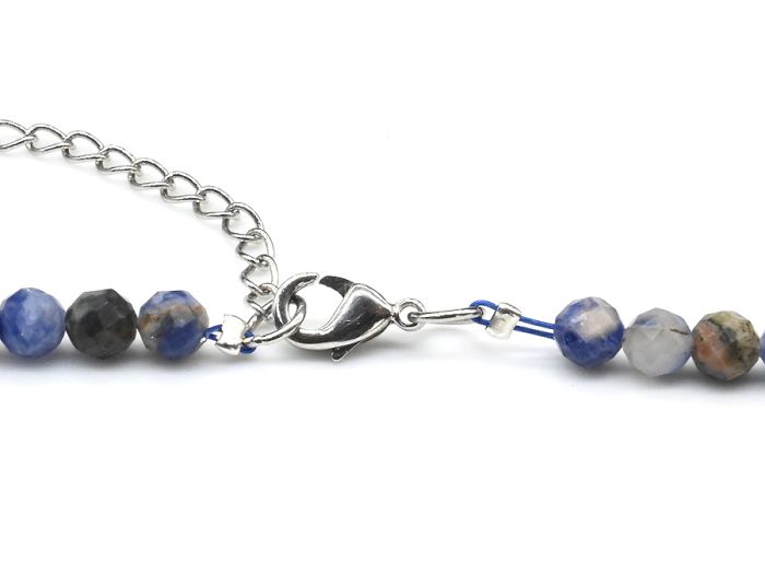 The choker is made of sodalite ball 4mm, 40cm.