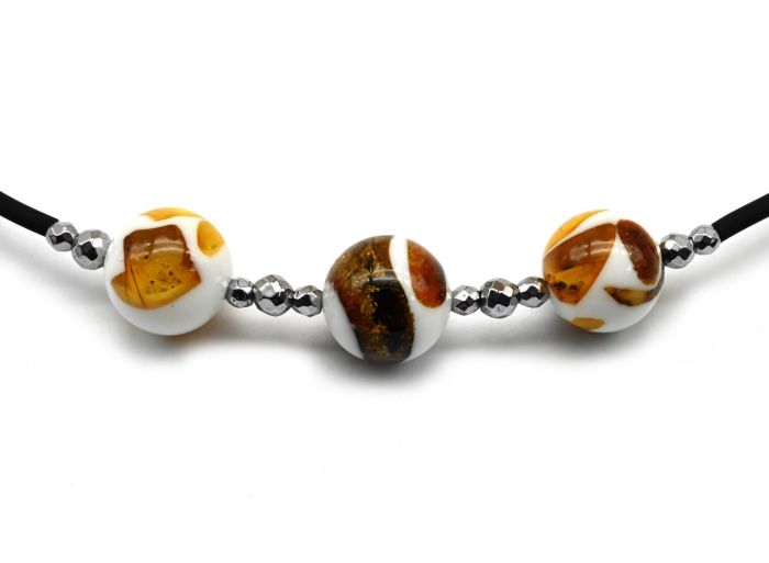 Choker with amber mosaic ball 10mm, 35cm.