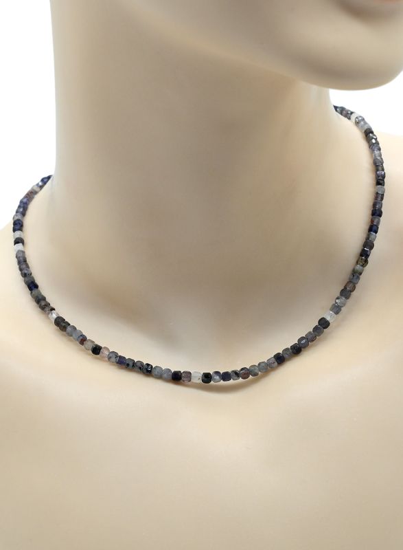 Choker made of Iolite cube 3.5mm, 40cm