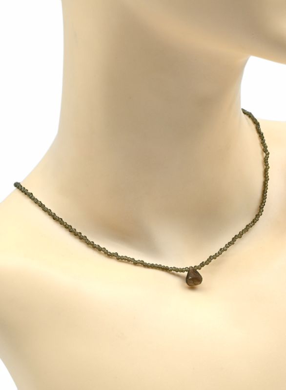 Choker with a pendant made of spinel, colored topaz, 44cm