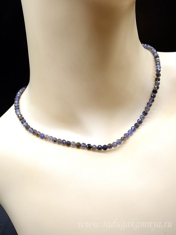 Choker made of Iolite ball 4mm, 40cm